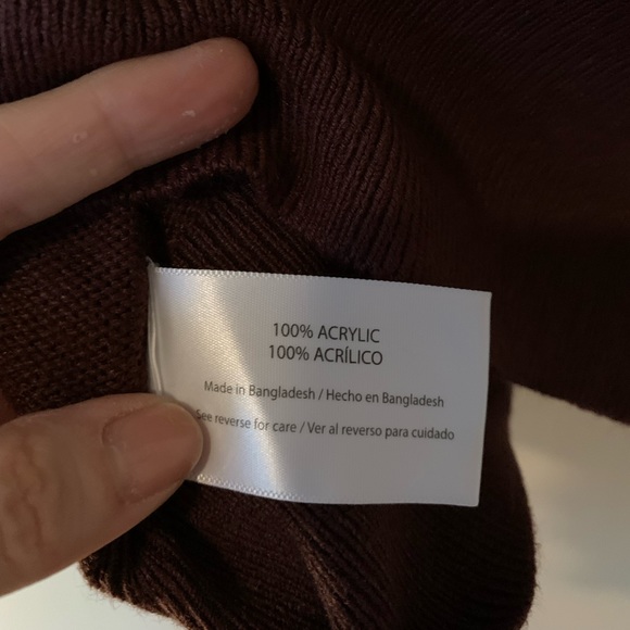 Isaac Mizrahi, size Medium, oversized sweater, NWT, 100% acrylic, plumb color - Picture 6 of 7